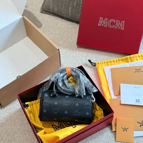 MCM Essential Boston Bag Preto Alça superior