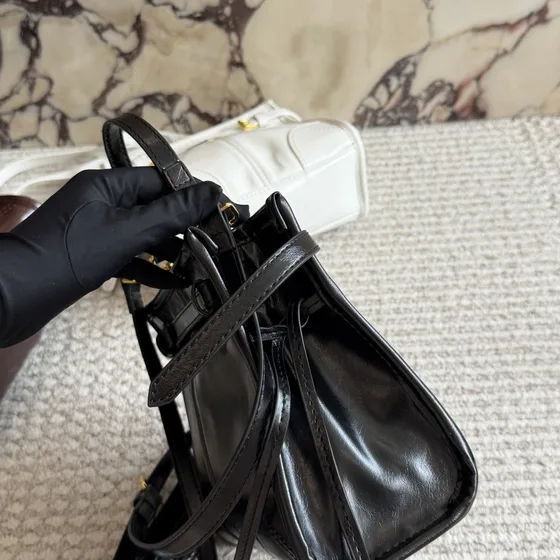 Prada Small Piel Top-Handle Bag With Belt Negro Asa superior