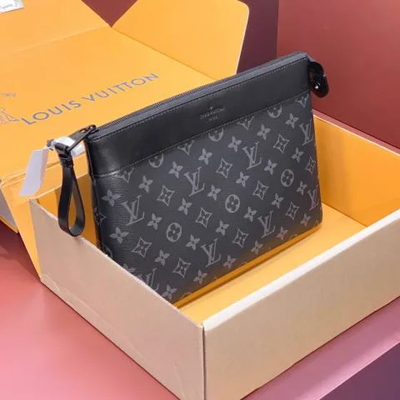 Louis Vuitton M82545 Monogram Eclipse 32 x 21 x 8 cm travel