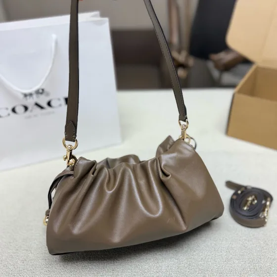 Coach Faye Drawstring Bag Dark Taupe Sac épaule