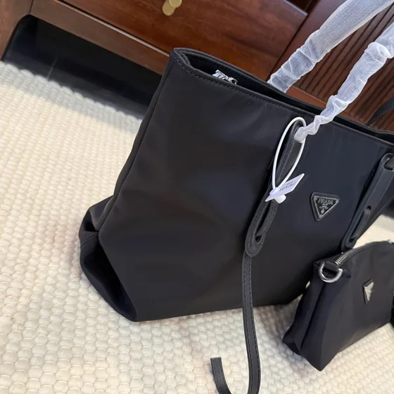 Prada Re-Edition 2000 Mini Nilon Tote Đen Tote Bag