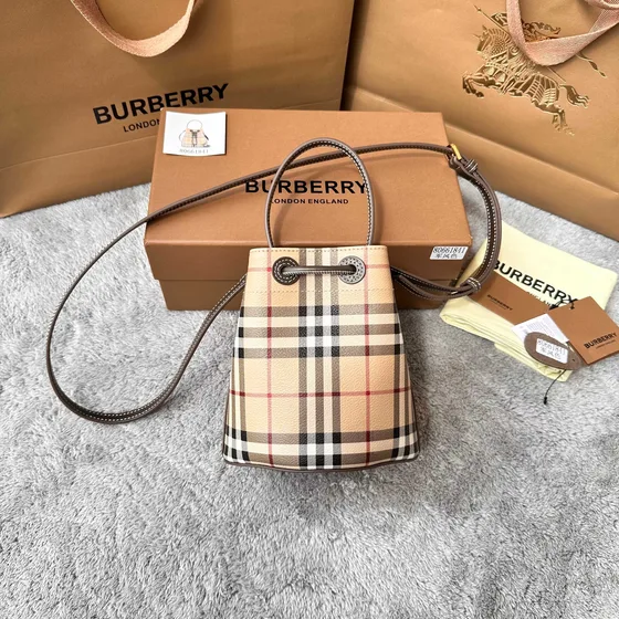 Burberry Mini Check Drawstring Bucket Bag بيج/بني Check Crossbody/Top Handle Bucket Bag