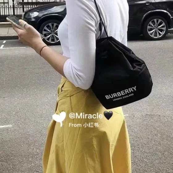 Burberry Logo Print Nylon Drawstring Necessaire Preto Necessaire
