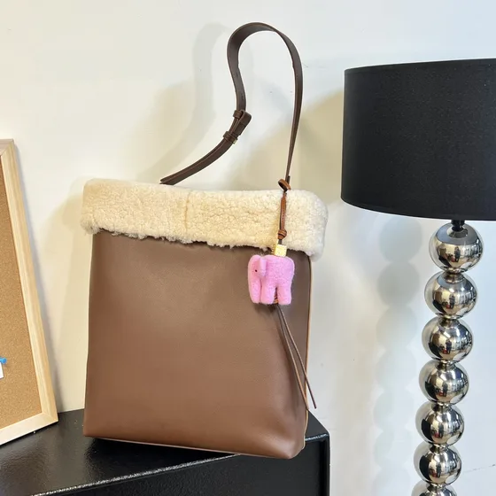 Loewe Elephant Charm Rose Pochette
