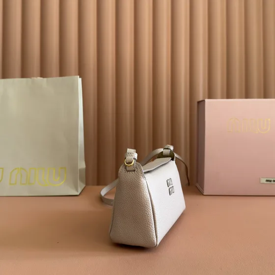 Miu Miu Læder Mini Skuldertaske Beige Skuldertaske