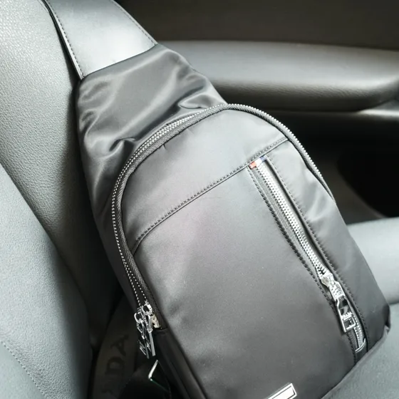 Prada Re-Nilon Sling Backpack Đen Belt Bag
