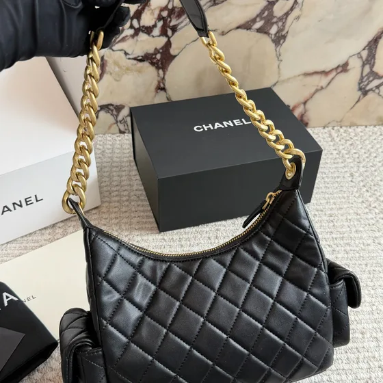 Chanel Chanel 19 Hobo Bag Noir Hobo