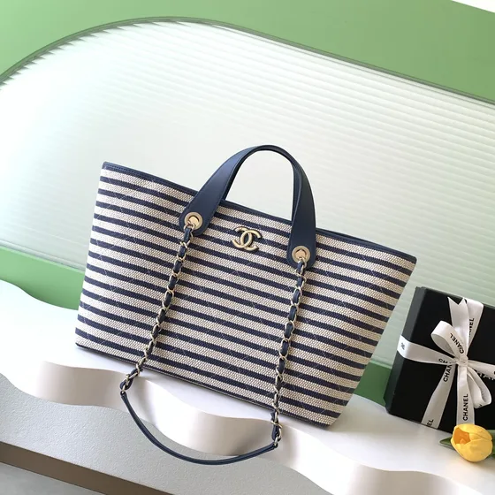 Chanel Deauville Tote Azul marino Azul And Beige Striped Bolso tote