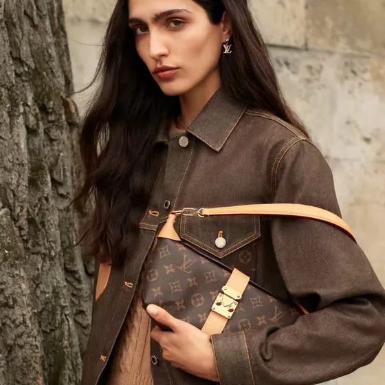 Louis Vuitton Pochette Tirette Monogram Nâu Shoulder Bag