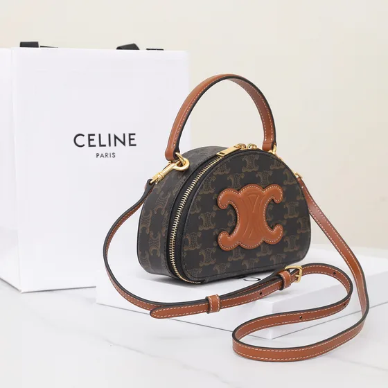 Celine Triomphe Oval Bag Marrón Crossbody