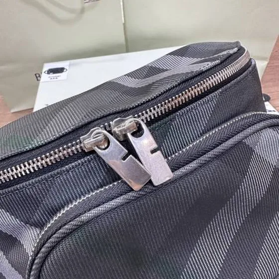 Burberry Nero 27 x 7 x 14cm crossbody