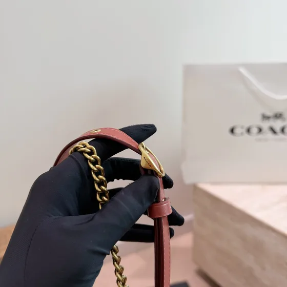 Coach Juliet Bolsa de ombro In Signature Lona Tan/Rust Bolsa de ombro
