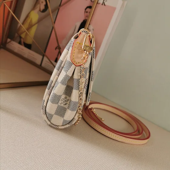 Louis Vuitton Favorite Hvit Crossbody