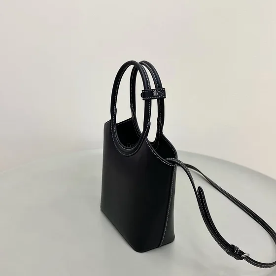 Miu Miu Leder Henkel Basket Bag Schwarz Henkel