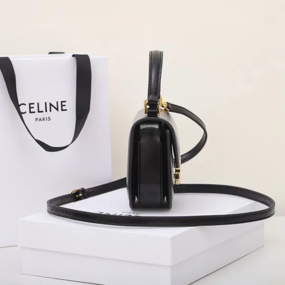 Celine Triomphe Besace Clea Zwart Bovenhandgreep