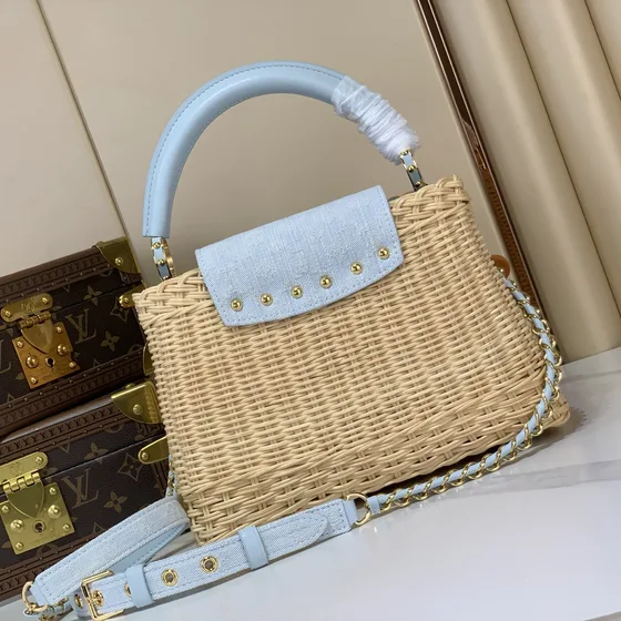 Louis Vuitton Capucines Beige/Light Blå Tophåndtag