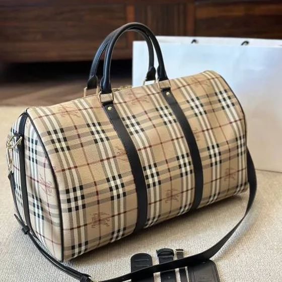 Burberry Voyage Бежевый Nova Check travel
