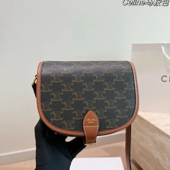 Celine Triomphe Medium Folco Bag สีน้ำตาล/สีดำ Crossbody