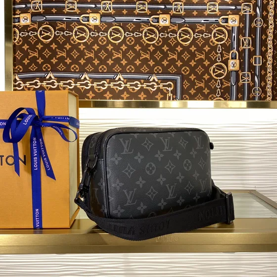 Louis Vuitton Alpha Messenger Black Crossbody