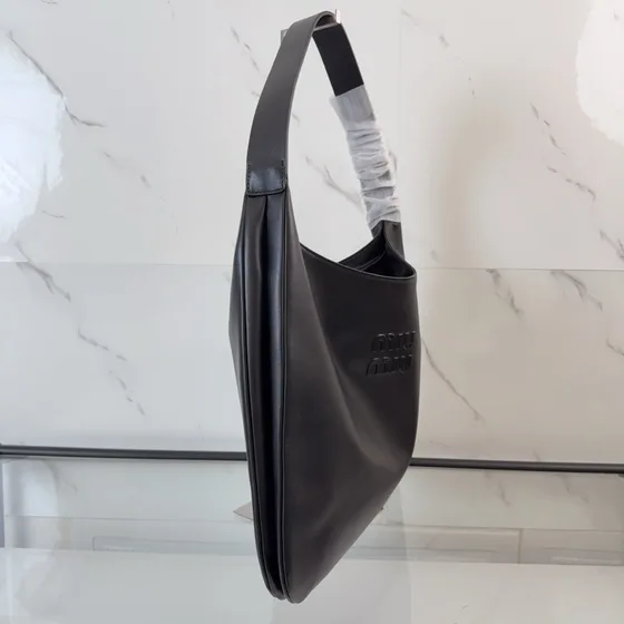 Miu Miu Kulit Hobo Shoulder Bag Hitam Hobo