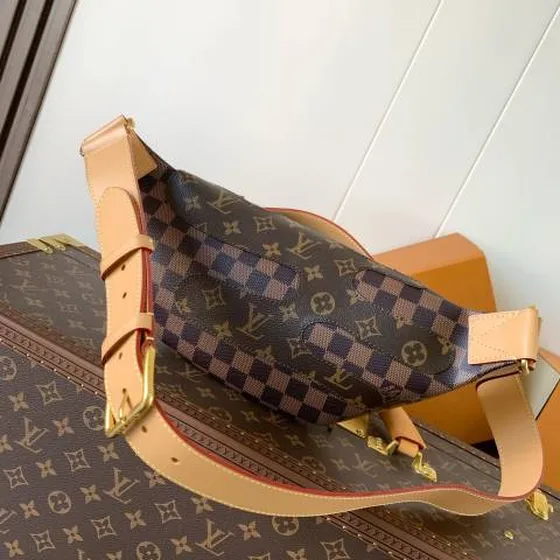 Louis Vuitton M15271 Monogram Reverse casual