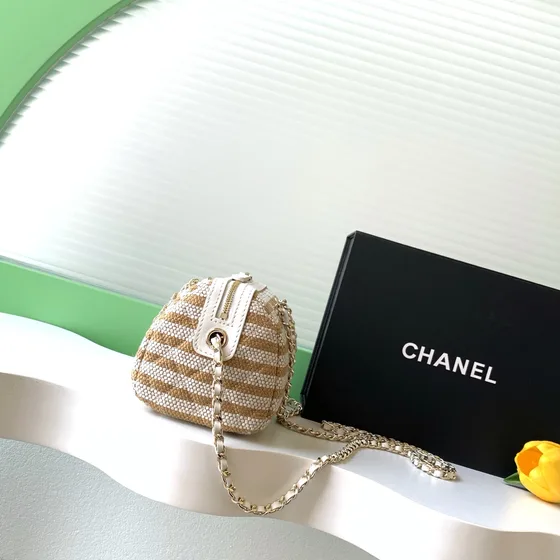 Chanel Striped Quilted Camera Case Beige Wit Striped Schoudertas