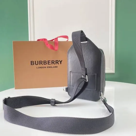 Burberry Schwarz crossbody