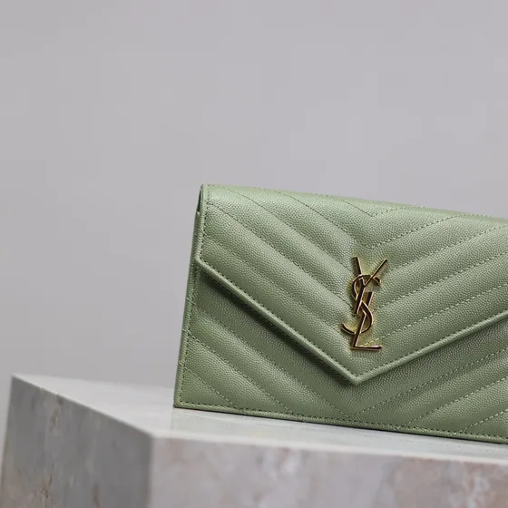 YSL Cassandre Matelassé Envelope Brieftasche On Chain Light Grün Woc