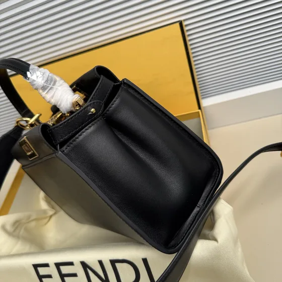 Fendi Peekaboo Đen Top Handle