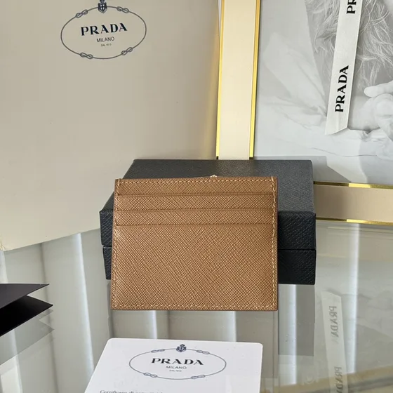 Prada Saffiano Couro Card Holder Camel Marrom Card Holder