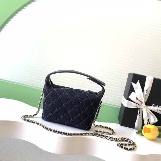 Chanel Quilted Denim Hobo With Chain Dark Marineblå Hobo