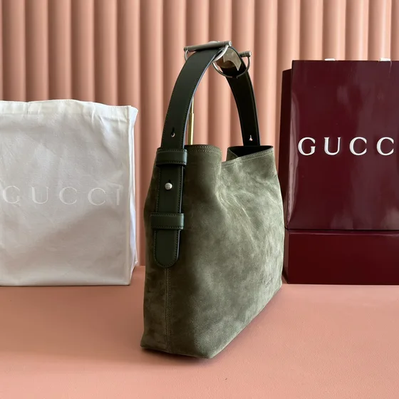 Gucci Gg Embossed Camurça Hobo Bolsa de ombro Dark Verde Bolsa de ombro