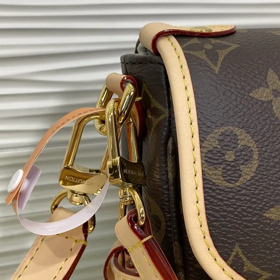 Louis Vuitton Saumur Bb Braun Crossbody