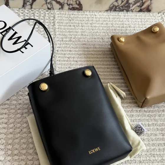 Loewe Pebble Dice Pocket Schwarz Etui