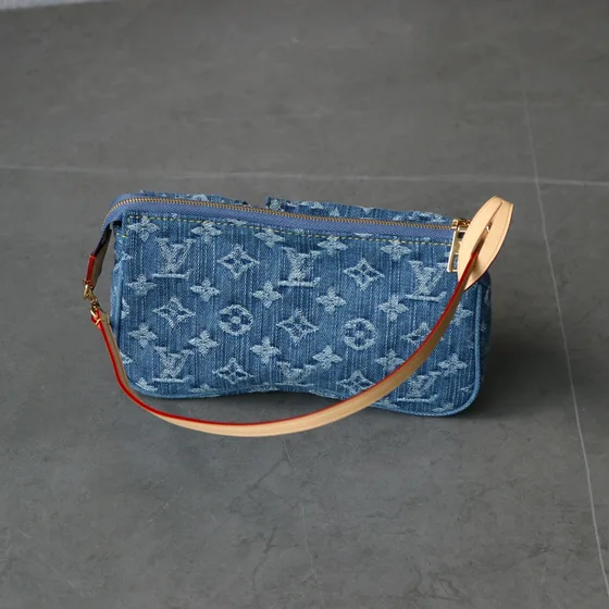 Louis Vuitton Pochette Accessoire Blu Borsa a spalla