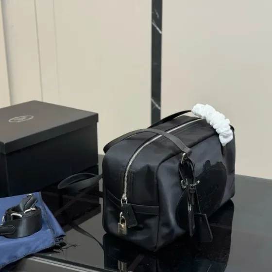 Prada Re-Edition 2005 Nylon Shoulder Bag Black Crossbody
