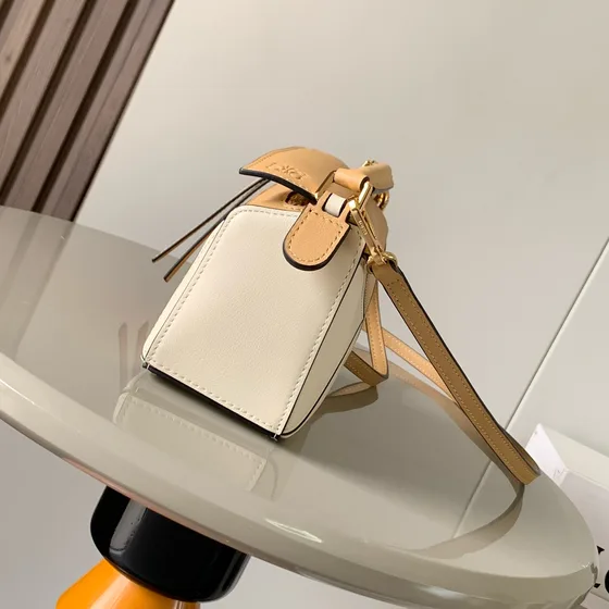 Loewe Puzzle Bag Apricot And Putih Top Handle