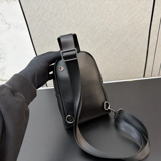 Bottega Veneta Intrecciato Sling Bag Black Crossbody