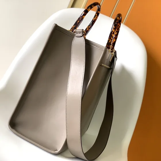 Fendi Sunshine Shopper Tote สีเทา Tote Bag