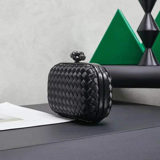Bottega Veneta Intrecciato Knot Clutch Preto Clutch