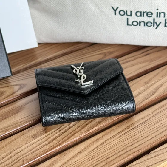 YSL Cassandre Matelassé Compact Tri Fold Wallet สีดำ Wallet