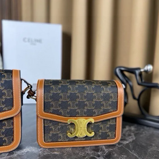 Celine Triomphe Tan With Triomphe Lerret Flapveske