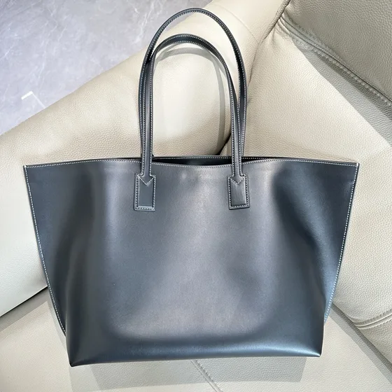 Burberry Tb Tote Đen Tote Bag