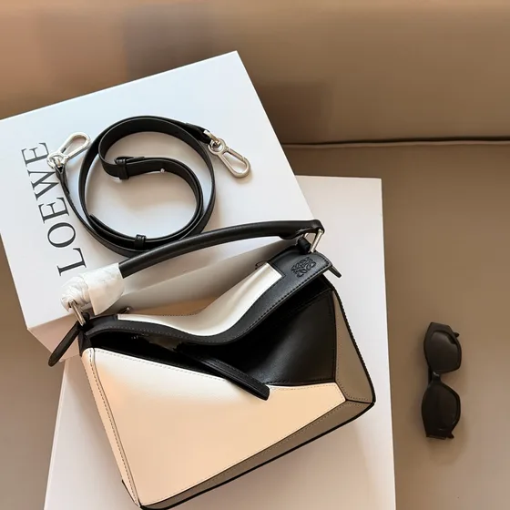 Loewe Puzzle Edge Bag Sort/Hvid/Beige Tophåndtag