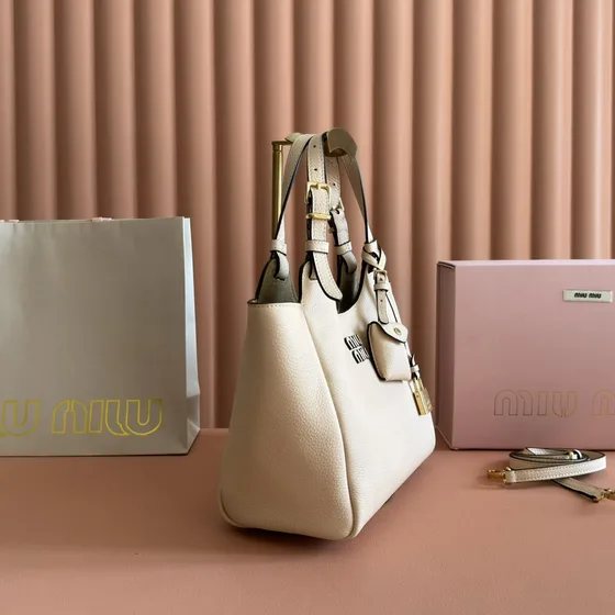 Miu Miu Pelle Borsa tote With Portaoggetti Charm Beige Borsa tote
