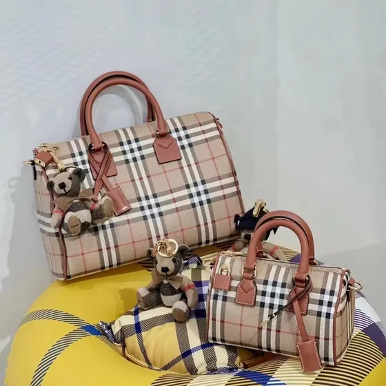 Burberry Check Medium Bowling Bag Beige/Briar Brun Tophåndtag