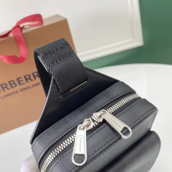 Burberry Schwarz crossbody