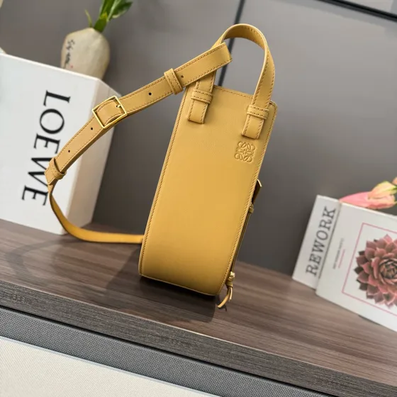 Loewe Horseshoe Bag Gelb Crossbody