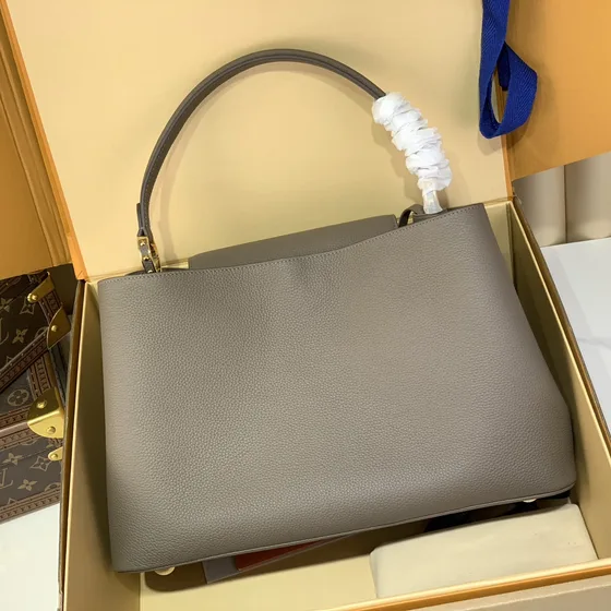 Louis Vuitton Capucines Gray Henkel