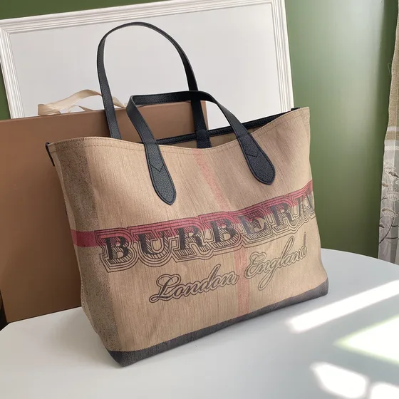 Burberry Logo Graphic Lona Bolsa tote Bege Bolsa tote